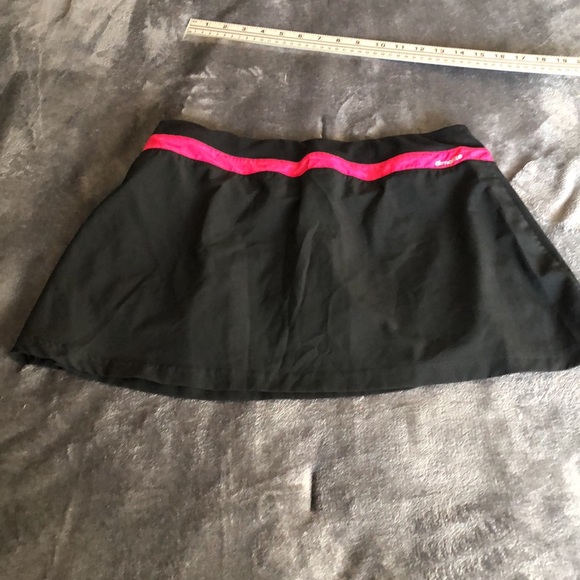 Women’s Adidas size medium climalite black and pink workout skirt with shorts - Picture 7 of 13